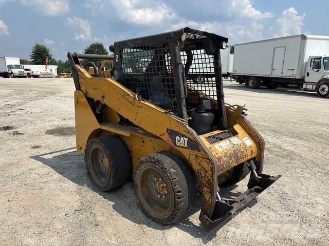 CAT 242B3 Kompaktlastare
