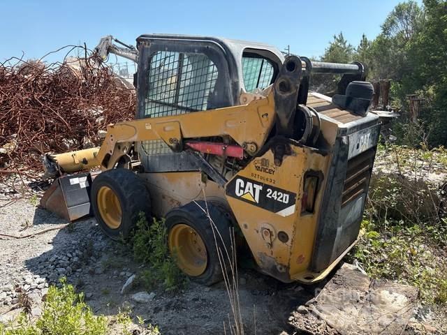 CAT 242D Kompaktlastare