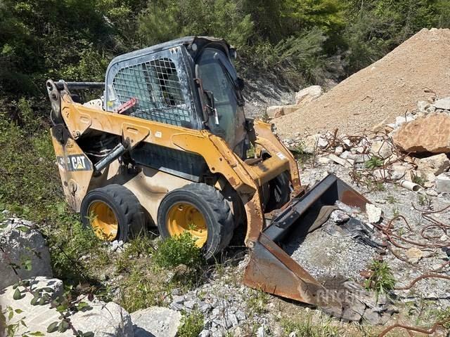 CAT 242D Kompaktlastare
