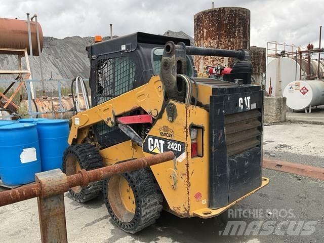 CAT 242D Kompaktlastare