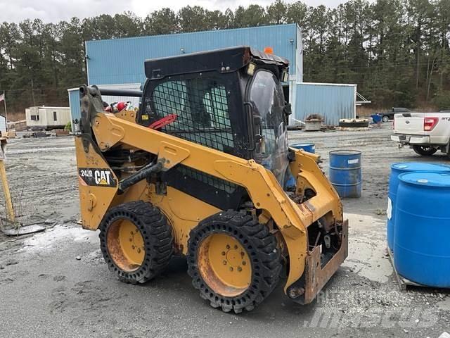 CAT 242D Kompaktlastare