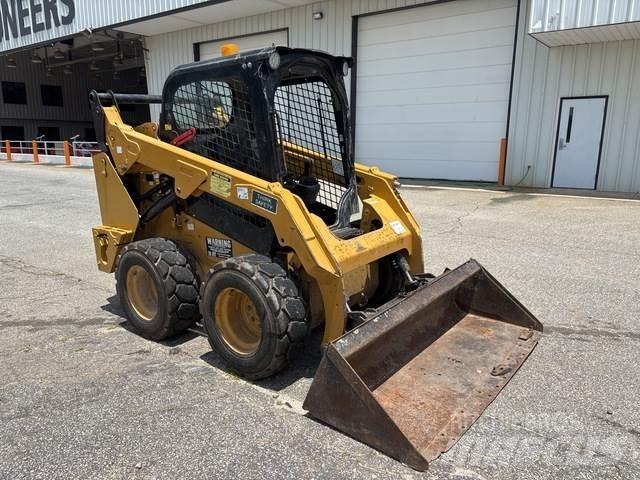 CAT 242D Kompaktlastare