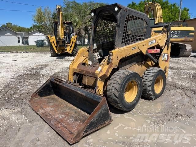 CAT 242D3 Kompaktlastare