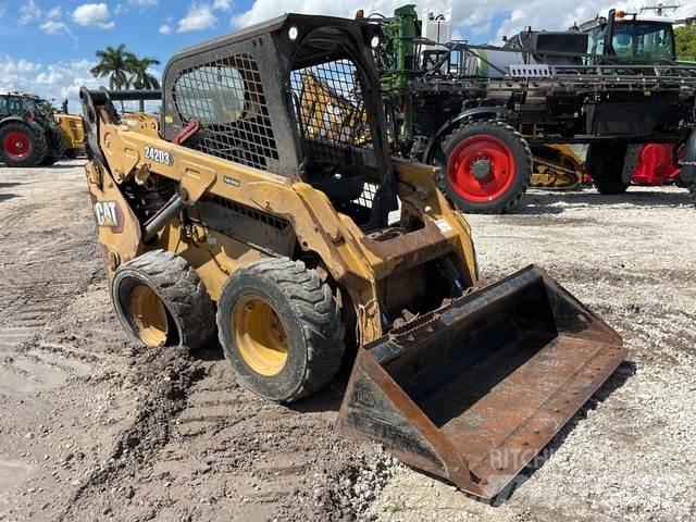 CAT 242D3 Kompaktlastare
