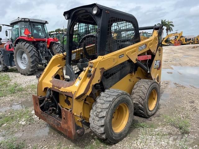 CAT 242D3 Kompaktlastare