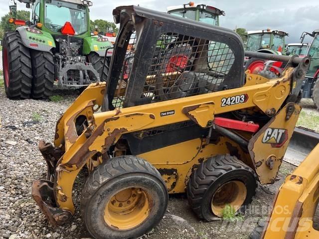 CAT 242D3 Kompaktlastare
