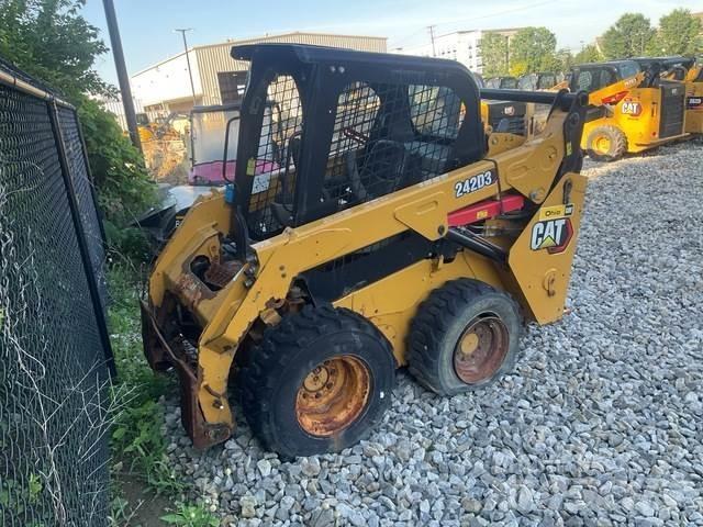 CAT 242D3 Kompaktlastare
