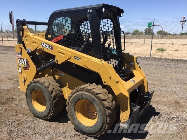 CAT 242D3 Kompaktlastare