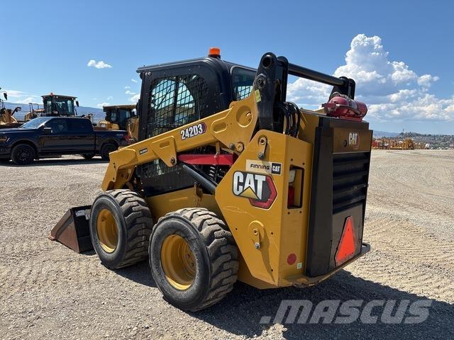 CAT 242D3 Kompaktlastare