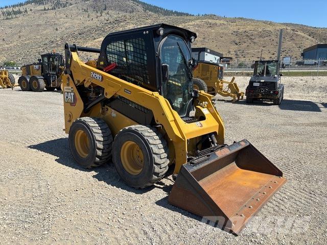CAT 242D3 Kompaktlastare