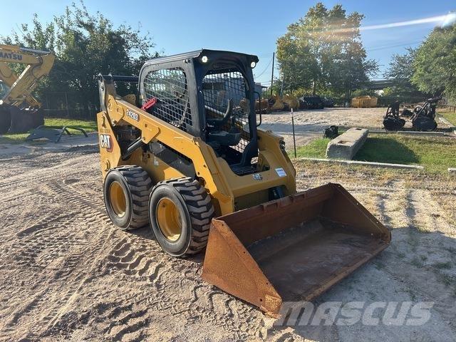 CAT 242D3 Kompaktlastare