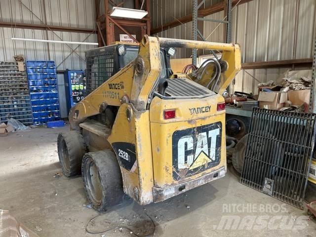 CAT 252B Kompaktlastare