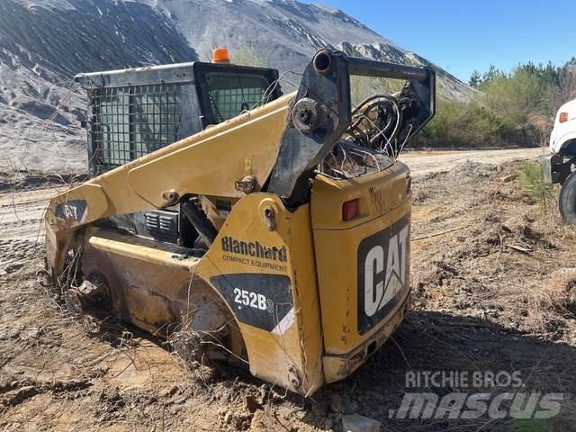 CAT 252B3 Kompaktlastare