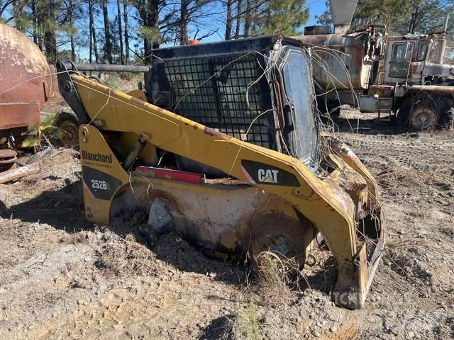 CAT 252B3 Kompaktlastare