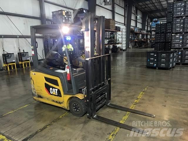 CAT 2ET3000 Elmotviktstruckar