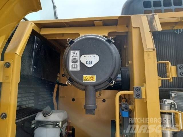 CAT 323D3 Bandgrävare
