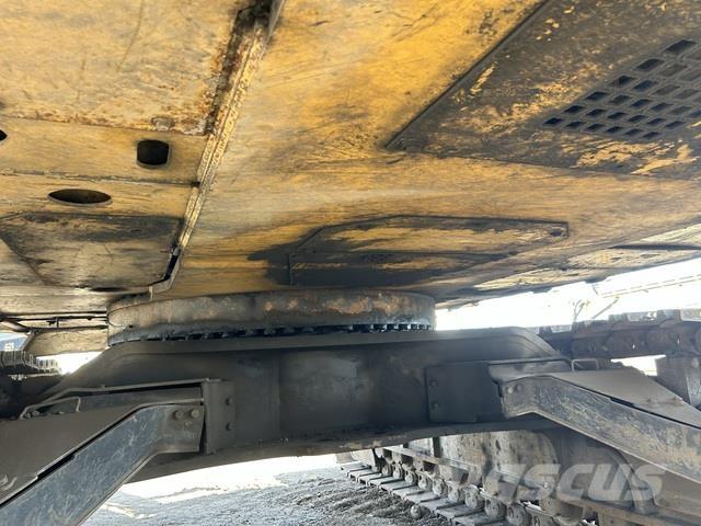 CAT 390D L Bandgrävare