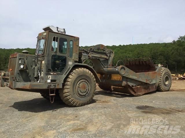 CAT 621B MIL Schaktvagnar