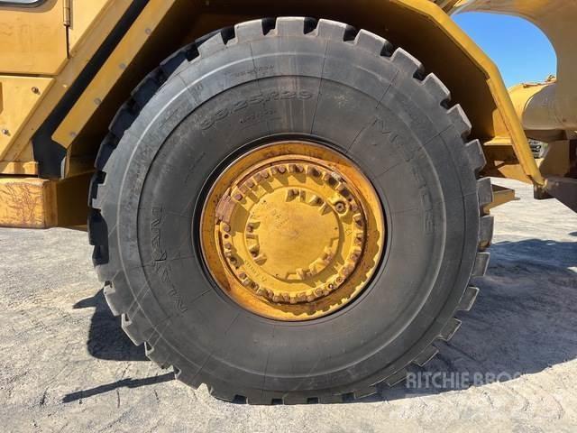 CAT 621G Schaktvagnar