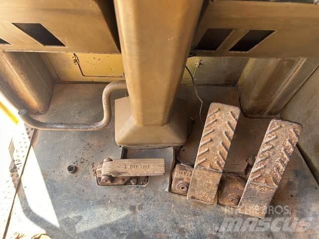CAT 633E Schaktvagnar