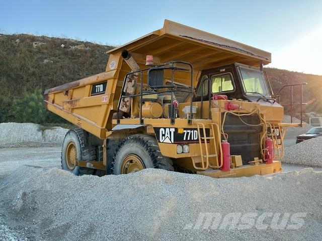 CAT 771D Midjestyrd dumper