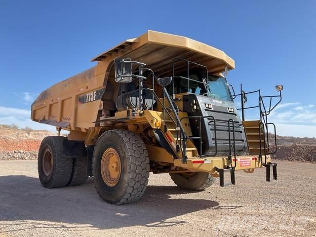 CAT 773F Midjestyrd dumper