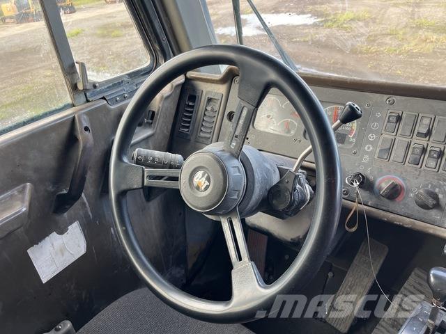 CAT 775D Midjestyrd dumper