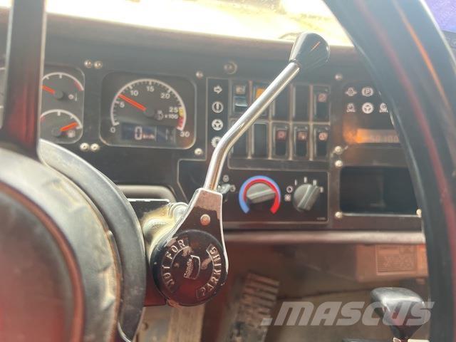 CAT 775D Midjestyrd dumper