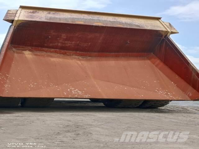 CAT 777E Midjestyrd dumper