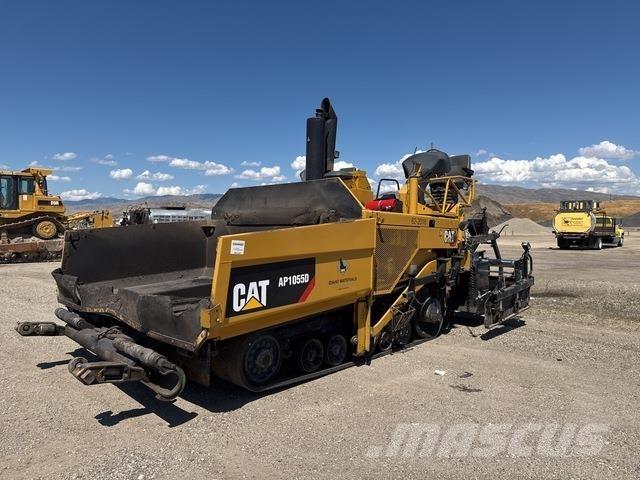 CAT AP-1055D Asfaltsläggningsmaskiner