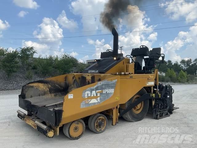 CAT AP-600D Asfaltsläggningsmaskiner