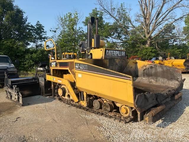 CAT AP-650B Asfaltsläggningsmaskiner