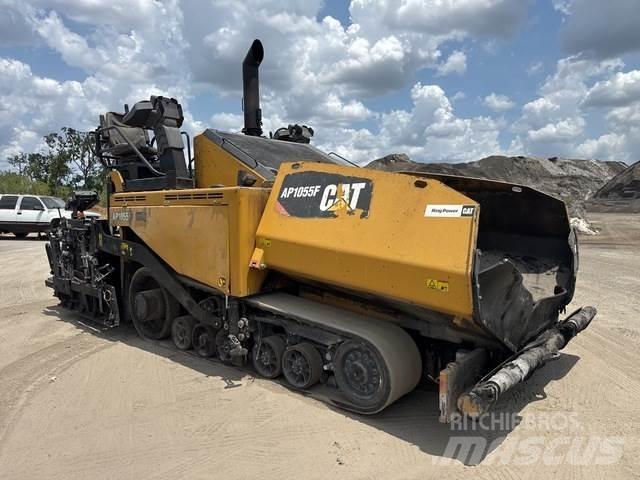 CAT AP1055F Asfaltsläggningsmaskiner
