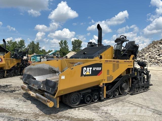 CAT AP1055F Asfaltsläggningsmaskiner