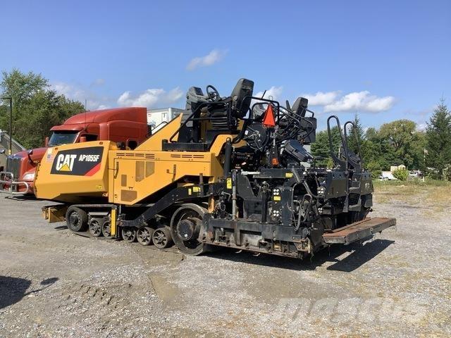 CAT AP1055F Asfaltsläggningsmaskiner