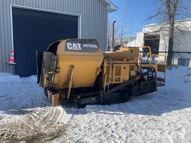 CAT AP255E Asfaltsläggningsmaskiner
