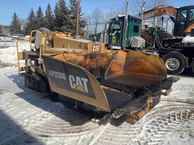 CAT AP255E Asfaltsläggningsmaskiner
