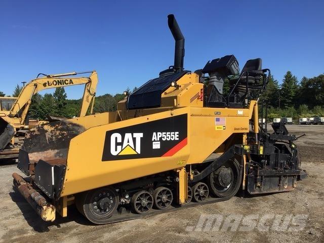 CAT AP555E Asfaltsläggningsmaskiner