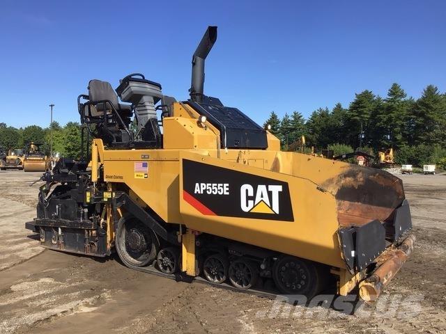 CAT AP555E Asfaltsläggningsmaskiner