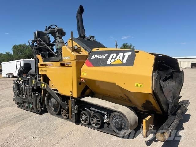 CAT AP555F Asfaltsläggningsmaskiner