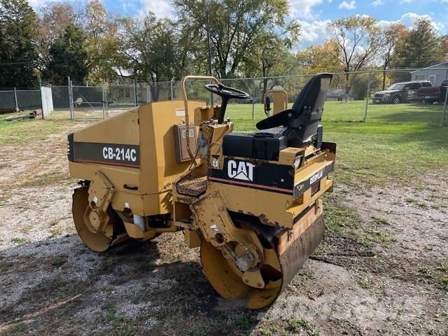 CAT CB-214C Tvåvalsvältar