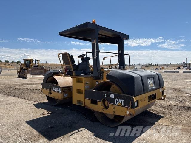 CAT CB-634D Tvåvalsvältar