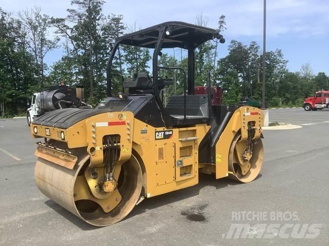 CAT CB44B Tvåvalsvältar