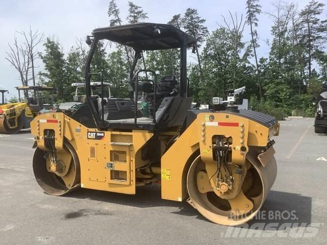 CAT CB44B Tvåvalsvältar