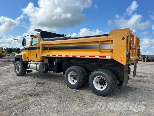 CAT CT681SG Tippbilar