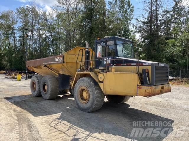 CAT D250E Midjestyrd dumper