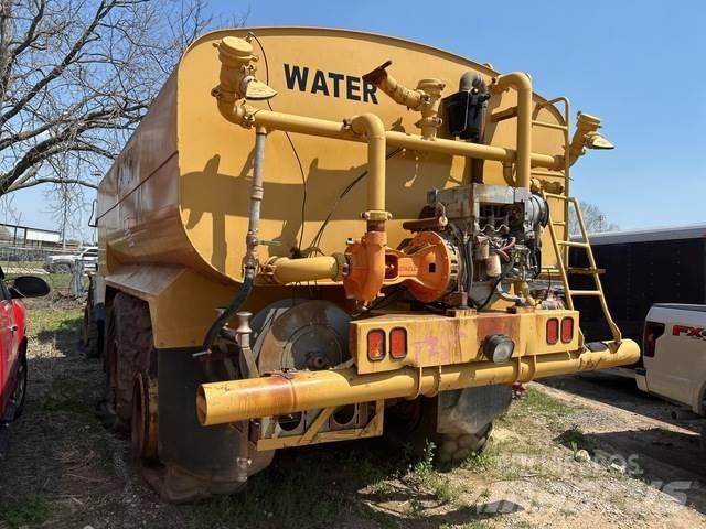 CAT D300D Vattentankbilar