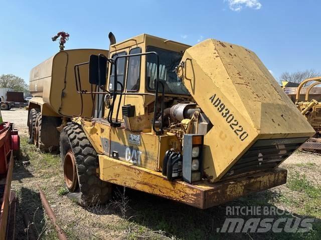 CAT D300D Vattentankbilar