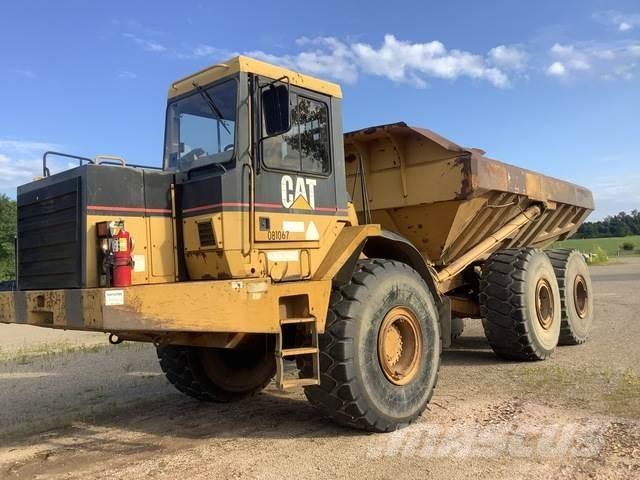 CAT D400E Midjestyrd dumper