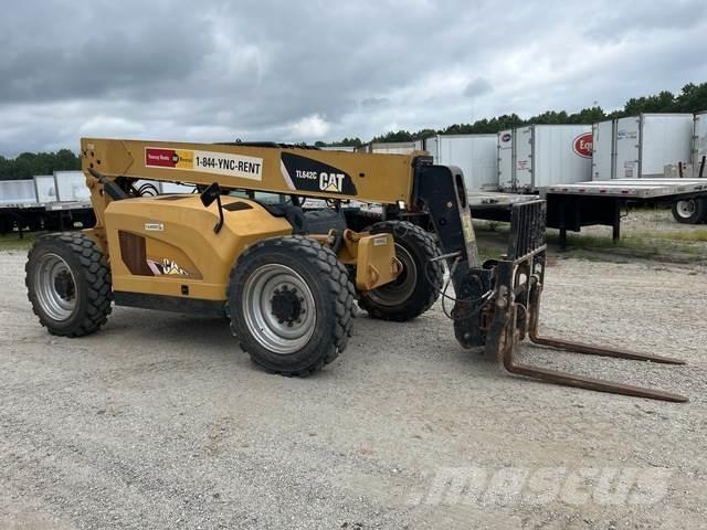 CAT TL642C Teleskoplastare
